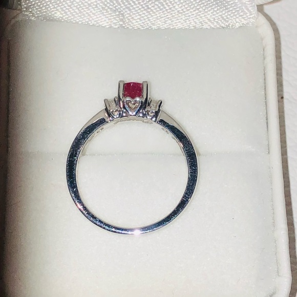 New Ruby, Diamond and White Gold Ring w Appriasal - Picture 8 of 11